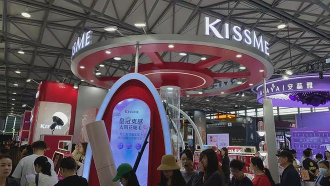 家化、自然堂等美妆企业亮相美博会！mg不朽情缘游戏登录入口【现场】(图16)